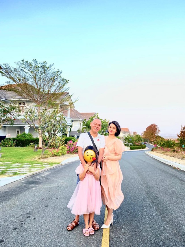 Chàng trai bán vé số “cưa đổ” tiểu thư xinh đẹp, cưới xong nửa ngày đã khiến bố vợ lắc đầu ngao ngán- Ảnh 4. Chàng trai bán vé số “cưa đổ” tiểu thư xinh đẹp, cưới xong nửa ngày đã khiến bố vợ lắc đầu ngao ngán- Ảnh 4.