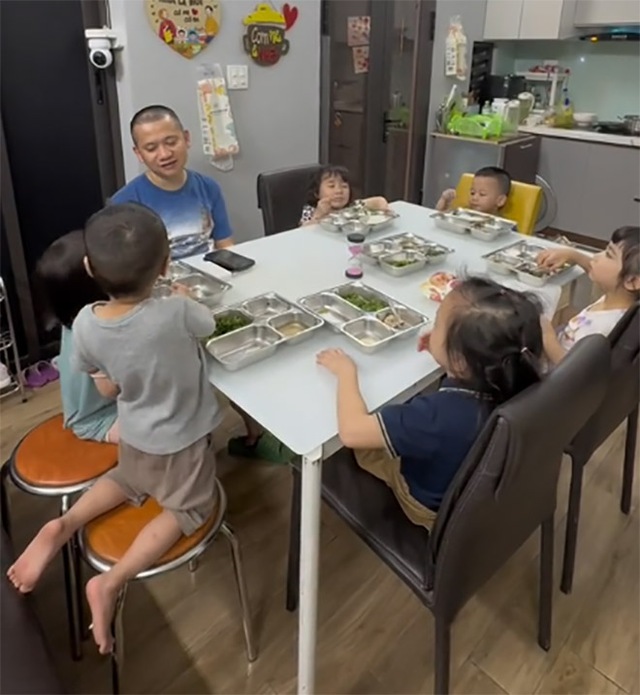 Bố 7 con chật vật vì nghỉ hè, gửi sang nhà ông bà một tối nhận 20 cuộc gọi đòi “trả về nơi sản xuất”- Ảnh 4. Bố 7 con chật vật vì nghỉ hè, gửi sang nhà ông bà một tối nhận 20 cuộc gọi đòi “trả về nơi sản xuất”- Ảnh 4.