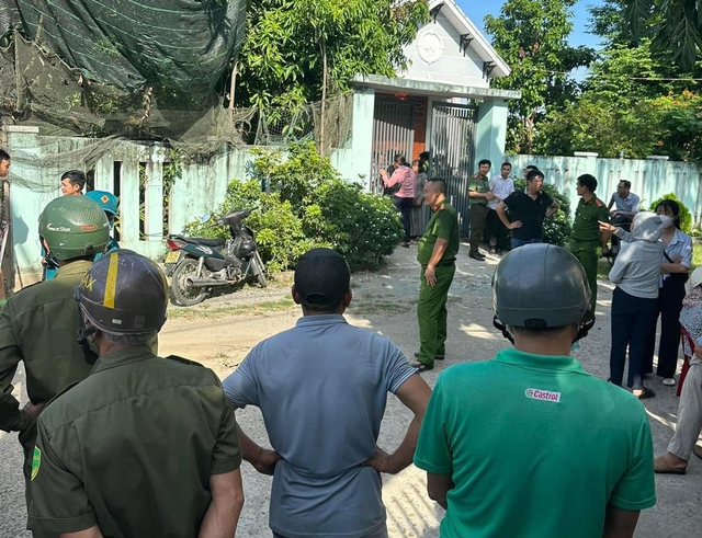 Vụ 2 vợ chồng bị giết, 2 con trọng thương: Hung thủ ẩn náu trong vườn từ tối hôm trước chờ gây án- Ảnh 1. Vụ 2 vợ chồng bị giết, 2 con trọng thương: Hung thủ ẩn náu trong vườn từ tối hôm trước chờ gây án- Ảnh 1.