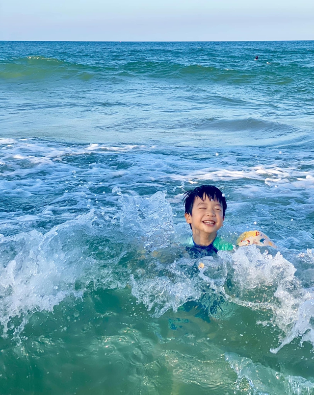 Bỏ Hà Nội vào Đà Nẵng sống vì mê biển, "đưa con đi học bằng máy bay", 2 năm sau gia đình ân hận một điều- Ảnh 11. Bỏ Hà Nội vào Đà Nẵng sống vì mê biển, "đưa con đi học bằng máy bay", 2 năm sau gia đình ân hận một điều- Ảnh 11.