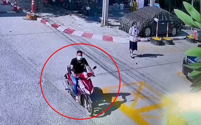 Nữ sinh bị người đàn ông theo về tận nhà để định cưỡng bức, camera an ninh ghi lại hình ảnh rợn người- Ảnh 4. Nữ sinh bị người đàn ông theo về tận nhà để định cưỡng bức, camera an ninh ghi lại hình ảnh rợn người- Ảnh 4.