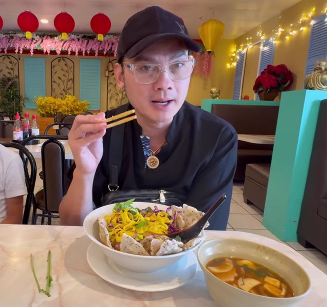 Một nam NSƯT bị nói mất tư cách nghệ sĩ: "Tiền tôi làm ra, tôi mua tôi ăn, không ăn rình ai hết"- Ảnh 1. Một nam NSƯT bị nói mất tư cách nghệ sĩ: "Tiền tôi làm ra, tôi mua tôi ăn, không ăn rình ai hết"- Ảnh 1.