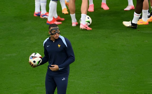Tái xuất với mặt nạ, Mbappe lập cú đúp bàn thắng & kiến tạo- Ảnh 1.