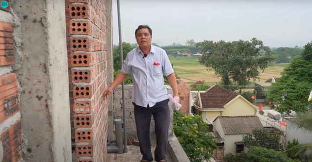 Chồng mù bán tăm dạo xây nhà 3 tầng tặng vợ, 24 năm khiến dân làng kinh ngạc một điều- Ảnh 3. Chồng mù bán tăm dạo xây nhà 3 tầng tặng vợ, 24 năm khiến dân làng kinh ngạc một điều- Ảnh 3.