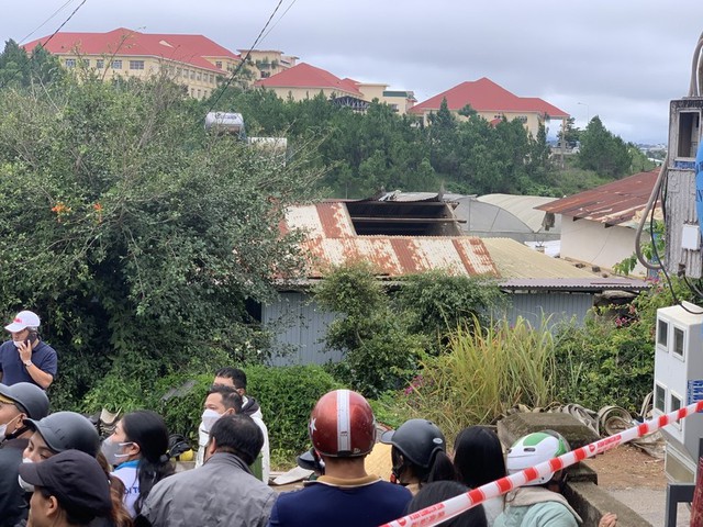 Nhân chứng vụ cháy khiến 3 cháu bé tử vong: Nghe tiếng la hét nhưng cửa khóa, lửa cháy lớn quá- Ảnh 9. Nhân chứng vụ cháy khiến 3 cháu bé tử vong: Nghe tiếng la hét nhưng cửa khóa, lửa cháy lớn quá- Ảnh 9.