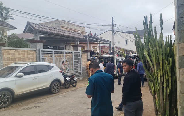 Nhân chứng vụ cháy khiến 3 cháu bé tử vong: Nghe tiếng la hét nhưng cửa khóa, lửa cháy lớn quá- Ảnh 4. Nhân chứng vụ cháy khiến 3 cháu bé tử vong: Nghe tiếng la hét nhưng cửa khóa, lửa cháy lớn quá- Ảnh 4.