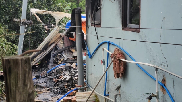 Nhân chứng vụ cháy khiến 3 cháu bé tử vong: Nghe tiếng la hét nhưng cửa khóa, lửa cháy lớn quá- Ảnh 5. Nhân chứng vụ cháy khiến 3 cháu bé tử vong: Nghe tiếng la hét nhưng cửa khóa, lửa cháy lớn quá- Ảnh 5.