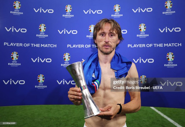 Modric tái hiện hình ảnh "giải thưởng trong bi kịch", sự nghiệp lẫy lừng có một khoảng trống đầy day dứt- Ảnh 4.