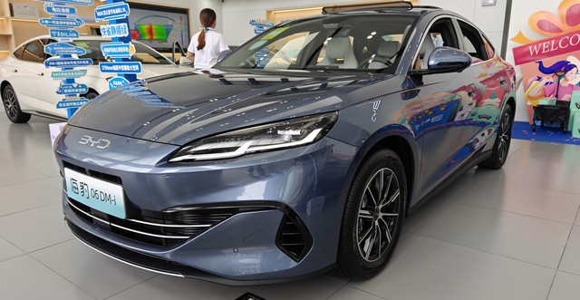 Mẫu xe đầy bình đi 2.100km, ngang tầm Camry nhưng giá chỉ 350 triệu đồng- Ảnh 1. Mẫu xe đầy bình đi 2.100km, ngang tầm Camry nhưng giá chỉ 350 triệu đồng- Ảnh 1.