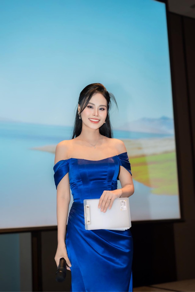 Nữ MC nóng bỏng của các giải Golf chuyên nghiệp tại Việt Nam: Học vấn xịn, nhan sắc như hoa hậu- Ảnh 2. Nữ MC nóng bỏng của các giải Golf chuyên nghiệp tại Việt Nam: Học vấn xịn, nhan sắc như hoa hậu- Ảnh 2.