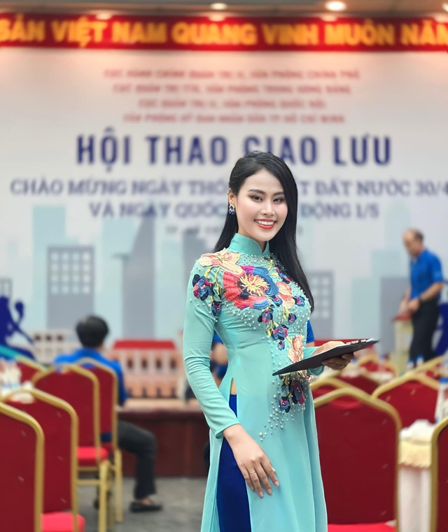 Nữ MC nóng bỏng của các giải Golf chuyên nghiệp tại Việt Nam: Học vấn xịn, nhan sắc như hoa hậu- Ảnh 7. Nữ MC nóng bỏng của các giải Golf chuyên nghiệp tại Việt Nam: Học vấn xịn, nhan sắc như hoa hậu- Ảnh 7.