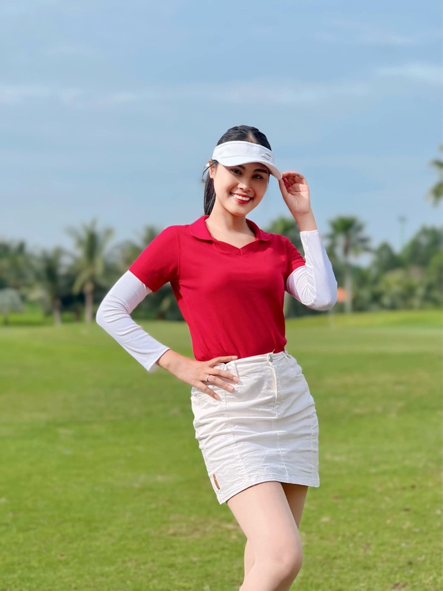Nữ MC nóng bỏng của các giải Golf chuyên nghiệp tại Việt Nam: Học vấn xịn, nhan sắc như hoa hậu- Ảnh 10. Nữ MC nóng bỏng của các giải Golf chuyên nghiệp tại Việt Nam: Học vấn xịn, nhan sắc như hoa hậu- Ảnh 10.