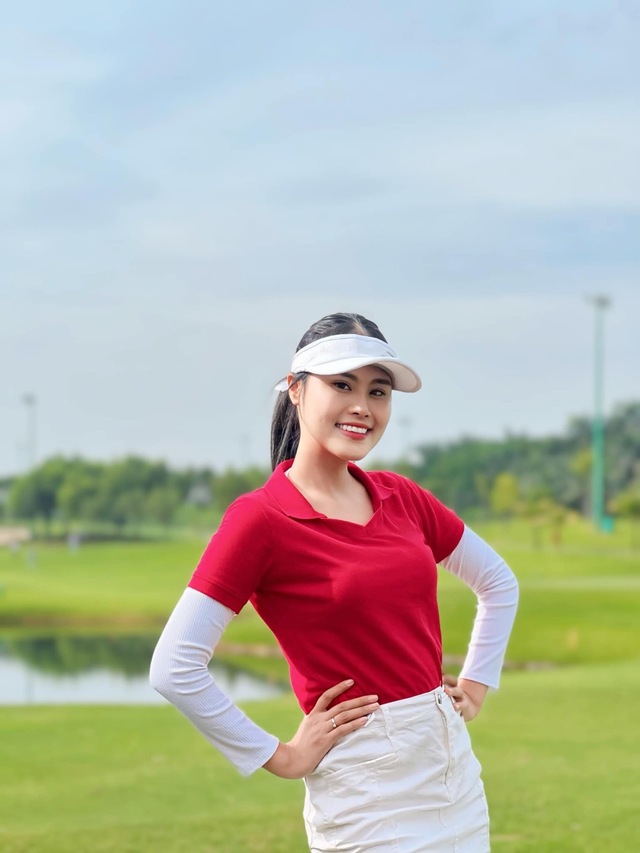 Nữ MC nóng bỏng của các giải Golf chuyên nghiệp tại Việt Nam: Học vấn xịn, nhan sắc như hoa hậu- Ảnh 11. Nữ MC nóng bỏng của các giải Golf chuyên nghiệp tại Việt Nam: Học vấn xịn, nhan sắc như hoa hậu- Ảnh 11.