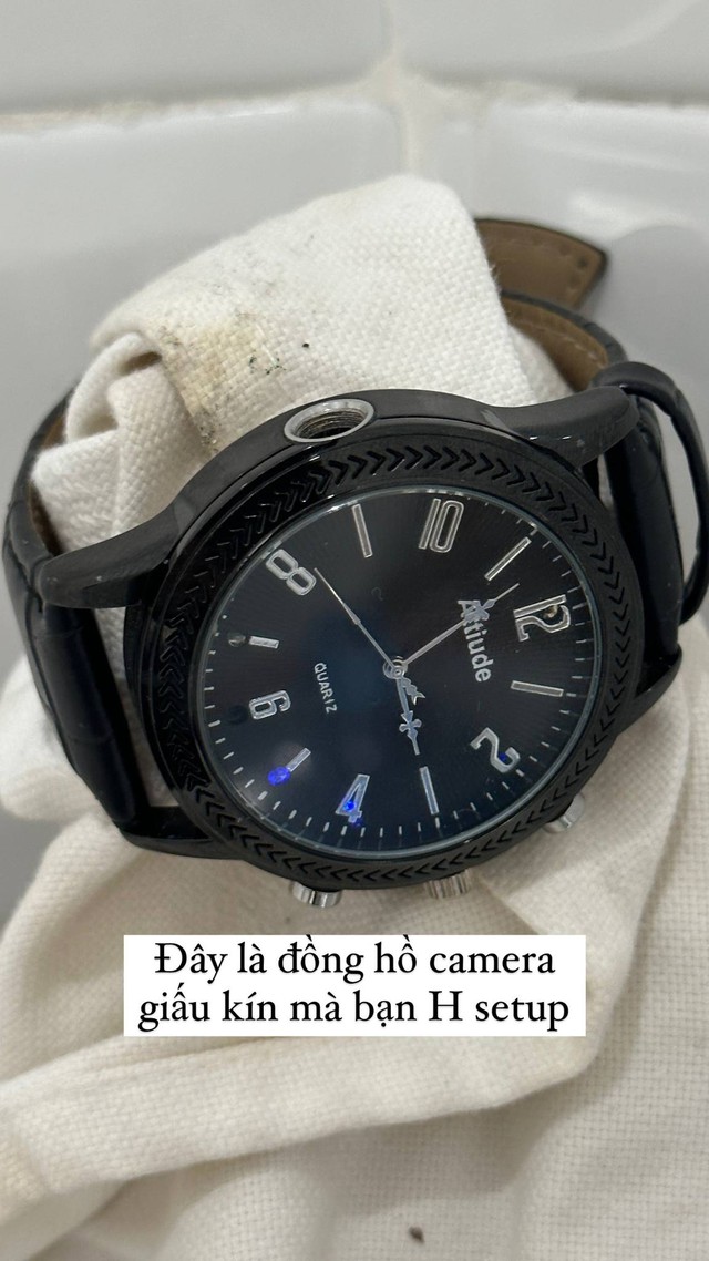 1,6 triệu VND một chiếc đồng hồ xuất hiện trong vụ quay lén Châu Bùi: Camera giấu ở vị trí nào?- Ảnh 1. 1,6 triệu VND một chiếc đồng hồ xuất hiện trong vụ quay lén Châu Bùi: Camera giấu ở vị trí nào?- Ảnh 1.