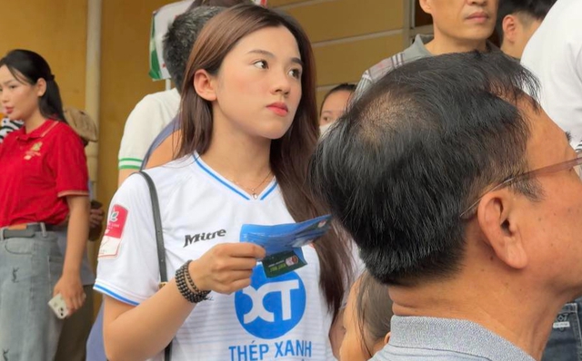 Cầu thủ Việt Nam mắc kẹt bên ngoài, không thể vào sân trong ngày đội nhà vô địch V.League- Ảnh 1.