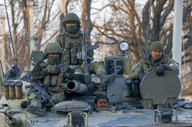 Chỉ huy Ukraine đi nghỉ mát, 1 vạn quân Nga thần tốc chọc thủng phòng tuyến: 10 lữ đoàn sắp "sập bẫy"- Ảnh 3. Chỉ huy Ukraine đi nghỉ mát, 1 vạn quân Nga thần tốc chọc thủng phòng tuyến: 10 lữ đoàn sắp "sập bẫy"- Ảnh 3.