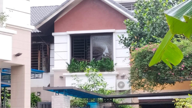 Cháy biệt thự, 2 vợ chồng tử vong: "Họ đã chạy ra cầu thang nhưng... không xuống được"- Ảnh 1. Cháy biệt thự, 2 vợ chồng tử vong: "Họ đã chạy ra cầu thang nhưng... không xuống được"- Ảnh 1.