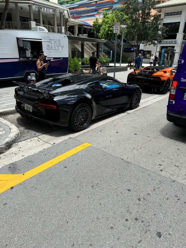 Dân chơi nước ngoài nhất loạt đưa siêu xe về VN: Tại sự kiện lớn mà ông Đặng Lê Nguyên Vũ trưng bày 18 xe- Ảnh 2. Dân chơi nước ngoài nhất loạt đưa siêu xe về VN: Tại sự kiện lớn mà ông Đặng Lê Nguyên Vũ trưng bày 18 xe- Ảnh 2.