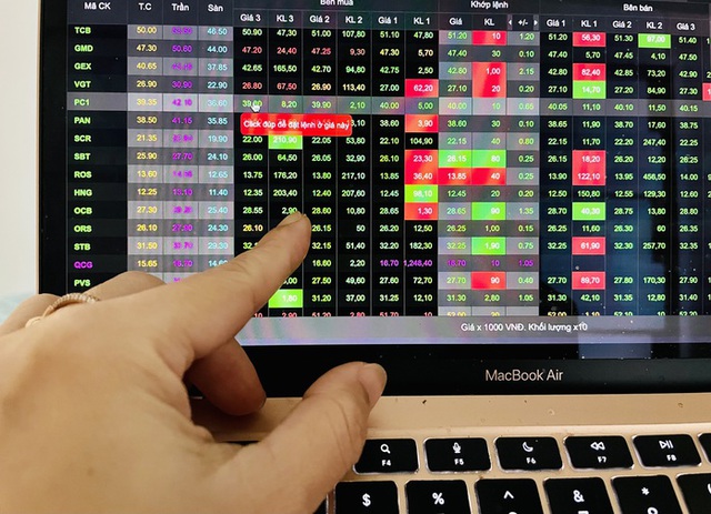 Ví điện tử kéo người dùng chơi chứng khoán, mua 1 cổ phiếu cũng được, mức phí phải trả là điều gây bất ngờ- Ảnh 3. Ví điện tử kéo người dùng chơi chứng khoán, mua 1 cổ phiếu cũng được, mức phí phải trả là điều gây bất ngờ- Ảnh 3.