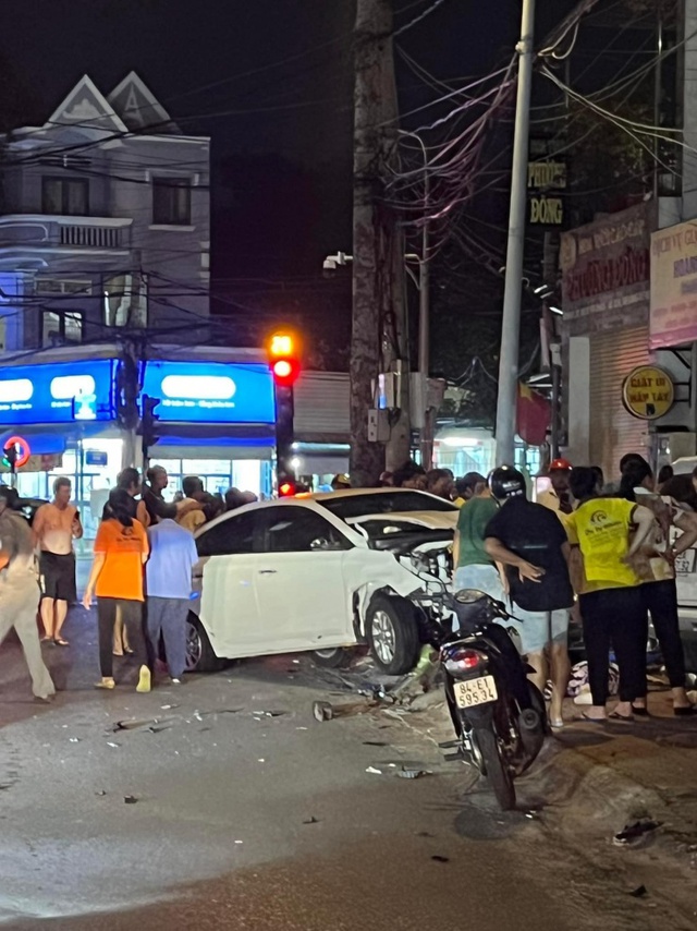 Nữ tài xế ở Vũng Tàu nhậu cùng bạn trai trước khi tông liên hoàn khiến 2 người tử vong- Ảnh 2. Nữ tài xế ở Vũng Tàu nhậu cùng bạn trai trước khi tông liên hoàn khiến 2 người tử vong- Ảnh 2.