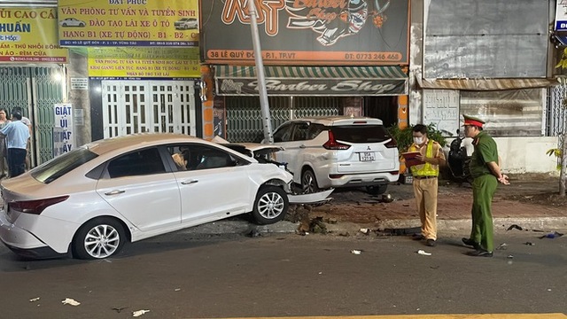 Bắt nữ tài xế tông hàng loạt người dừng đèn đỏ, khiến 2 mẹ con tử vong- Ảnh 2.