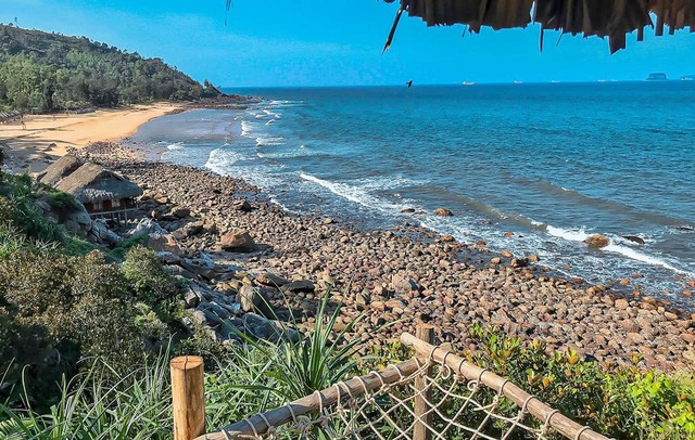 Xã đảo được ví như "bàn tay khổng lồ" trên biển, có nhiều điểm du lịch đẹp hoang sơ, cách Hà Nội hơn 200km- Ảnh 4. Xã đảo được ví như "bàn tay khổng lồ" trên biển, có nhiều điểm du lịch đẹp hoang sơ, cách Hà Nội hơn 200km- Ảnh 4.