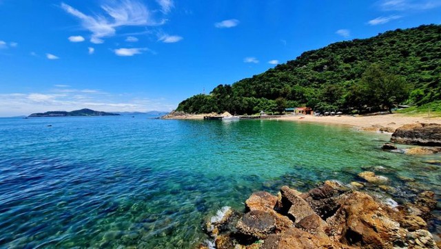 Xã đảo được ví như "bàn tay khổng lồ" trên biển, có nhiều điểm du lịch đẹp hoang sơ, cách Hà Nội hơn 200km- Ảnh 3. Xã đảo được ví như "bàn tay khổng lồ" trên biển, có nhiều điểm du lịch đẹp hoang sơ, cách Hà Nội hơn 200km- Ảnh 3.