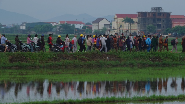 Ông Thích Minh Tuệ tự nguyện dừng việc đi bộ khất thực: Đoàn Youtuber, Tiktoker đi theo đã giải tán- Ảnh 5. Ông Thích Minh Tuệ tự nguyện dừng việc đi bộ khất thực: Đoàn Youtuber, Tiktoker đi theo đã giải tán- Ảnh 5.