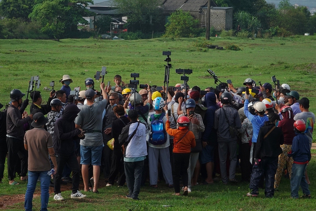 Ông Thích Minh Tuệ tự nguyện dừng việc đi bộ khất thực: Đoàn Youtuber, Tiktoker đi theo đã giải tán- Ảnh 2. Ông Thích Minh Tuệ tự nguyện dừng việc đi bộ khất thực: Đoàn Youtuber, Tiktoker đi theo đã giải tán- Ảnh 2.