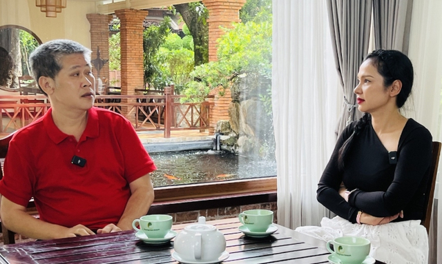 "Vua hài Tết" Phước Sang sau đột quỵ lần 3: Gầy gò, sức khỏe yếu nhưng lạc quan, nỗ lực trả nợ 1000 tỷ- Ảnh 6. "Vua hài Tết" Phước Sang sau đột quỵ lần 3: Gầy gò, sức khỏe yếu nhưng lạc quan, nỗ lực trả nợ 1000 tỷ- Ảnh 6.