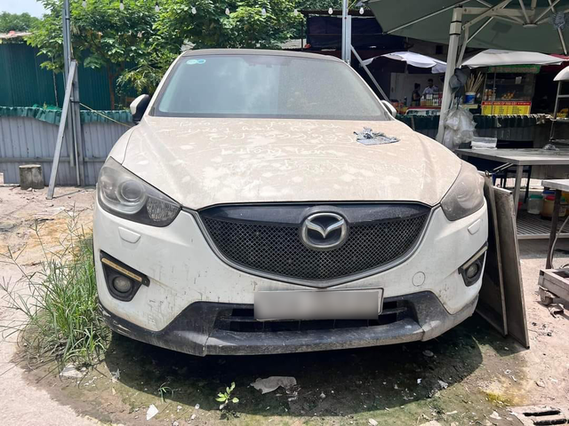 Bí ẩn chiếc Mazda CX-5 nằm chỏng chơ trước cửa quán bia từ dịch Covid-19: Hé lộ về chủ nhân- Ảnh 2.