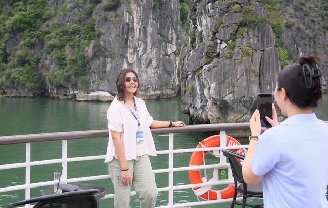 “Không thể tin điểm du lịch nổi tiếng như vịnh Hạ Long lại không có sóng điện thoại": Lý do là gì?- Ảnh 2.