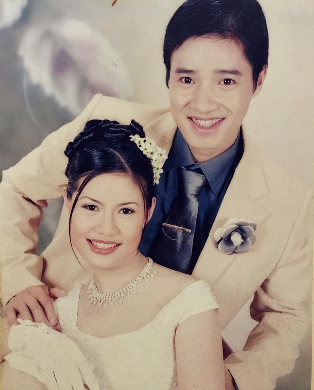 Cuộc sống của danh thủ Hồng Sơn sau giải nghệ: Hạnh phúc bên vợ và 3 con, tuổi 54 gia nhập showbiz?- Ảnh 3. Cuộc sống của danh thủ Hồng Sơn sau giải nghệ: Hạnh phúc bên vợ và 3 con, tuổi 54 gia nhập showbiz?- Ảnh 3.