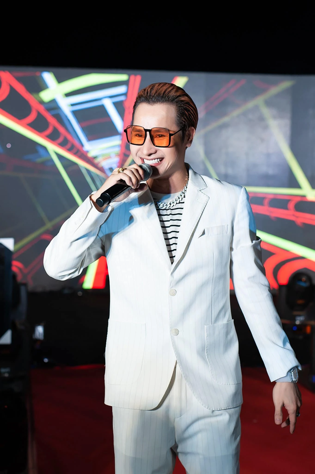 Ca sĩ Chu Bin vừa bị bắt là ai?- Ảnh 1. Ca sĩ Chu Bin vừa bị bắt là ai?- Ảnh 1.