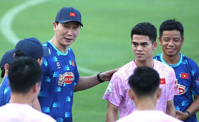 "ĐTVN khả năng cao chỉ hòa hoặc thắng nhẹ Philippines"- Ảnh 1. "ĐTVN khả năng cao chỉ hòa hoặc thắng nhẹ Philippines"- Ảnh 1.