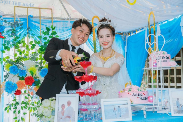 Bị ong đốt trước ngày cưới, cô dâu khiến "make up giỏi nhất cũng bất lực", chồng không thể nhịn cười- Ảnh 6. Bị ong đốt trước ngày cưới, cô dâu khiến "make up giỏi nhất cũng bất lực", chồng không thể nhịn cười- Ảnh 6.