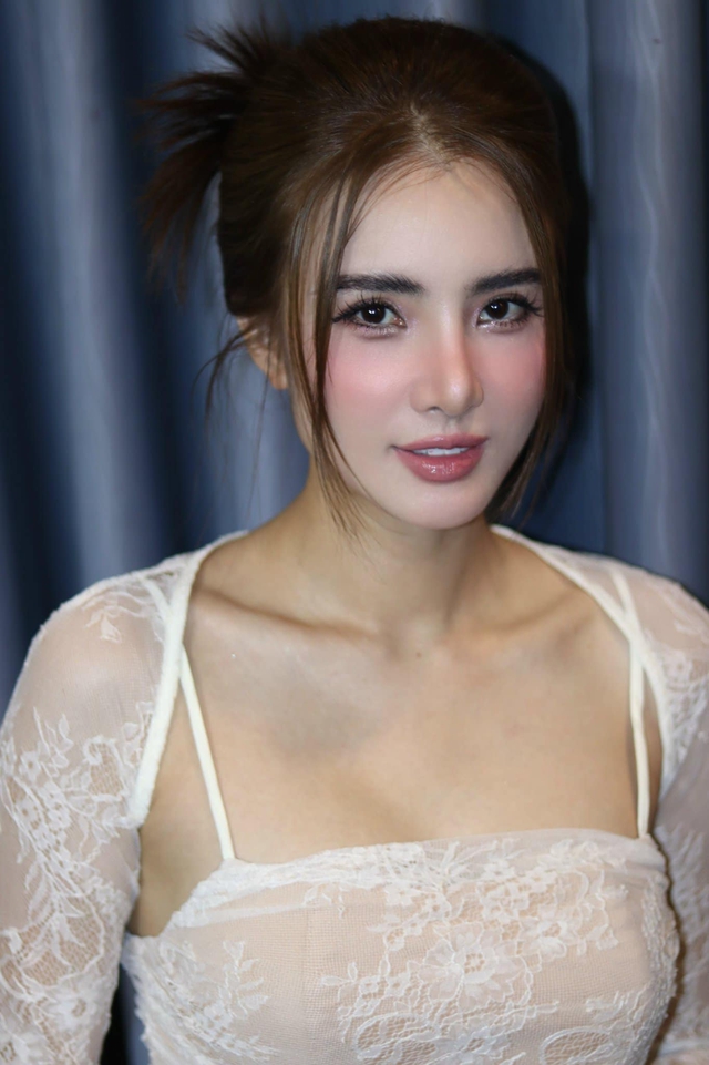 Hot girl Việt sau 9 năm ly hôn chồng lớn tuổi: Mặt xinh, vóc dáng nuột nà, bốc lửa, chăm "thả thính" hơn- Ảnh 8. Hot girl Việt sau 9 năm ly hôn chồng lớn tuổi: Mặt xinh, vóc dáng nuột nà, bốc lửa, chăm "thả thính" hơn- Ảnh 8.