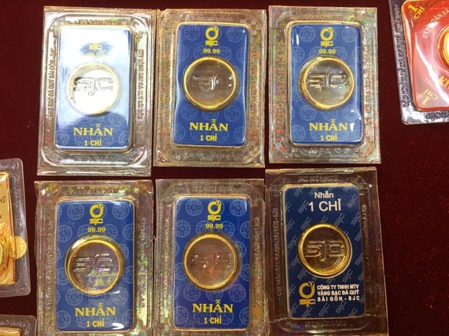 Giá vàng nhẫn trong nước tiếp tục giảm mạnh sau tin "sốc" Trung Quốc ngừng mua vàng- Ảnh 2. Giá vàng nhẫn trong nước tiếp tục giảm mạnh sau tin "sốc" Trung Quốc ngừng mua vàng- Ảnh 2.