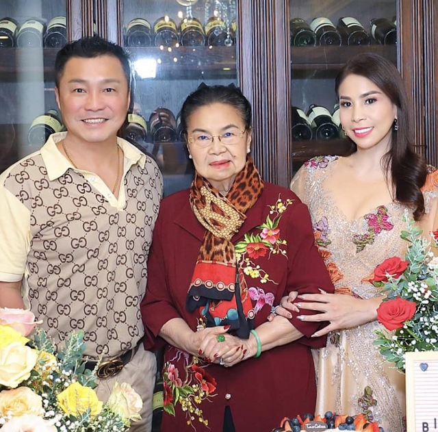 Em gái Lý Hùng: U50 là doanh nhân giàu có, mẹ đơn thân trẻ đẹp, không màng tình yêu nam nữ- Ảnh 1. Em gái Lý Hùng: U50 là doanh nhân giàu có, mẹ đơn thân trẻ đẹp, không màng tình yêu nam nữ- Ảnh 1.