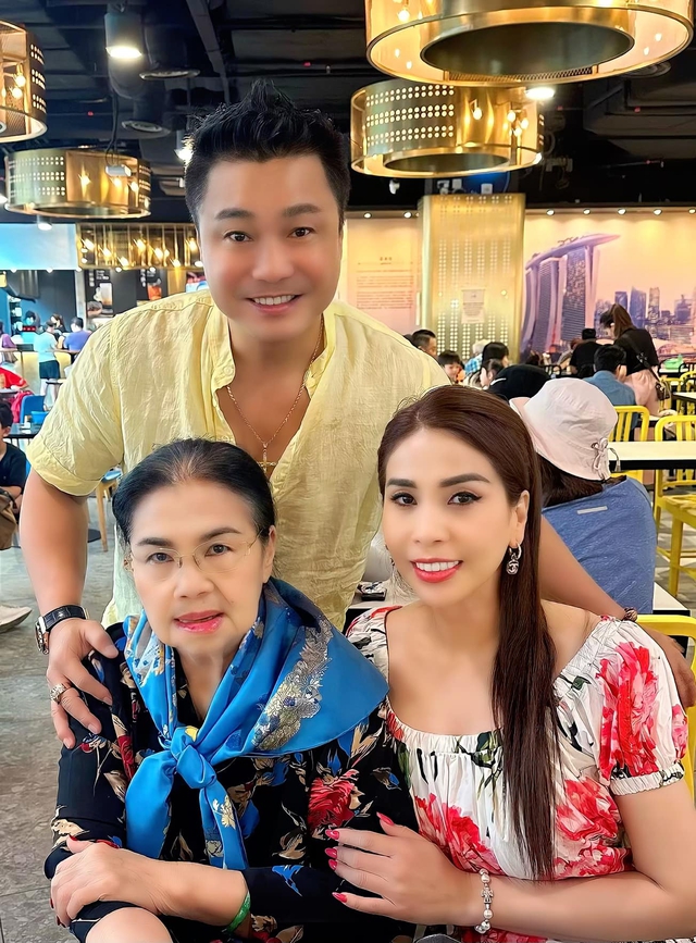 Em gái Lý Hùng: U50 là doanh nhân giàu có, mẹ đơn thân trẻ đẹp, không màng tình yêu nam nữ- Ảnh 4. Em gái Lý Hùng: U50 là doanh nhân giàu có, mẹ đơn thân trẻ đẹp, không màng tình yêu nam nữ- Ảnh 4.