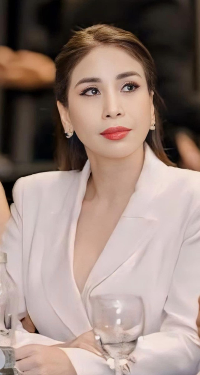 Em gái Lý Hùng: U50 là doanh nhân giàu có, mẹ đơn thân trẻ đẹp, không màng tình yêu nam nữ- Ảnh 12. Em gái Lý Hùng: U50 là doanh nhân giàu có, mẹ đơn thân trẻ đẹp, không màng tình yêu nam nữ- Ảnh 12.