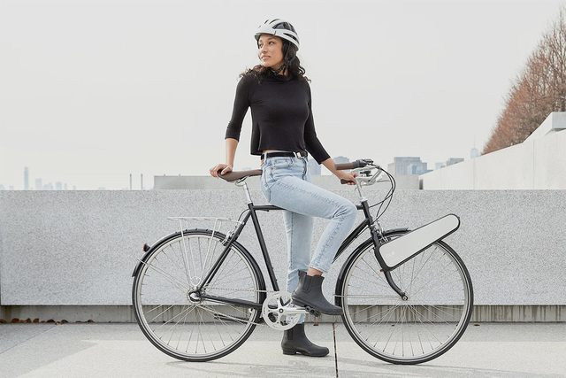 "Chiếc kẹp" giá 12 triệu biến xe đạp thường thành xe điện nhanh nhất thế giới- Ảnh 1. "Chiếc kẹp" giá 12 triệu biến xe đạp thường thành xe điện nhanh nhất thế giới- Ảnh 1.