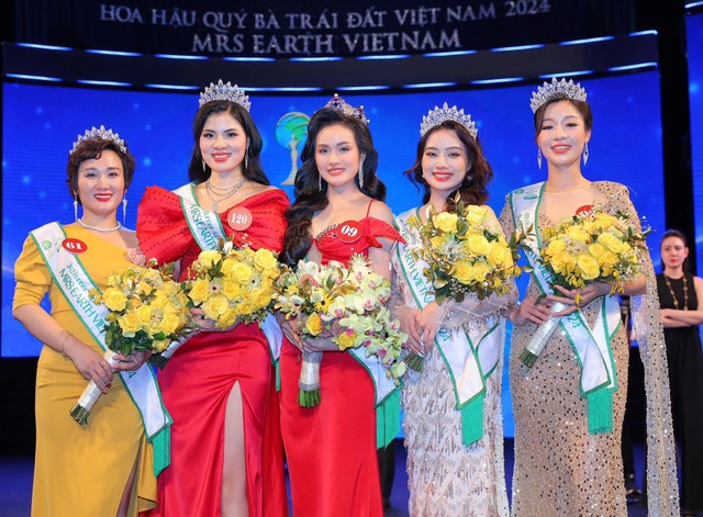 Vũ Thị Hoa đăng quang Mrs Earth Vietnam 2024- Ảnh 2. Vũ Thị Hoa đăng quang Mrs Earth Vietnam 2024- Ảnh 2.