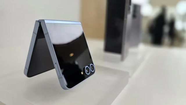 Samsung ra mắt Galaxy Z Fold 6, Z Flip 6, nhẫn Galaxy Ring: Thiết kế đẹp hơn, mỏng hơn nhưng cũng đắt hơn- Ảnh 3. Samsung ra mắt Galaxy Z Fold 6, Z Flip 6, nhẫn Galaxy Ring: Thiết kế đẹp hơn, mỏng hơn nhưng cũng đắt hơn- Ảnh 3.