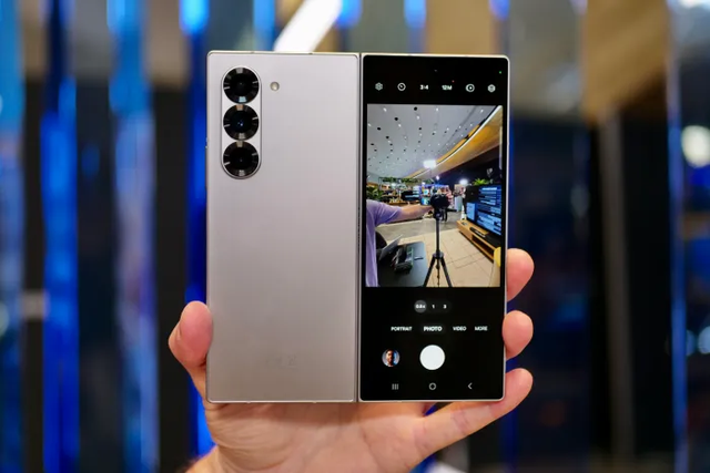 Samsung ra mắt Galaxy Z Fold 6, Z Flip 6, nhẫn Galaxy Ring: Thiết kế đẹp hơn, mỏng hơn nhưng cũng đắt hơn- Ảnh 2. Samsung ra mắt Galaxy Z Fold 6, Z Flip 6, nhẫn Galaxy Ring: Thiết kế đẹp hơn, mỏng hơn nhưng cũng đắt hơn- Ảnh 2.