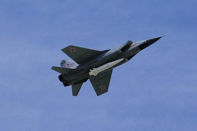 Ukraine ngỡ ngàng khi phát hiện Nga sử dụng tên lửa siêu thanh Zircon và Kinzhal?- Ảnh 3. Ukraine ngỡ ngàng khi phát hiện Nga sử dụng tên lửa siêu thanh Zircon và Kinzhal?- Ảnh 3.