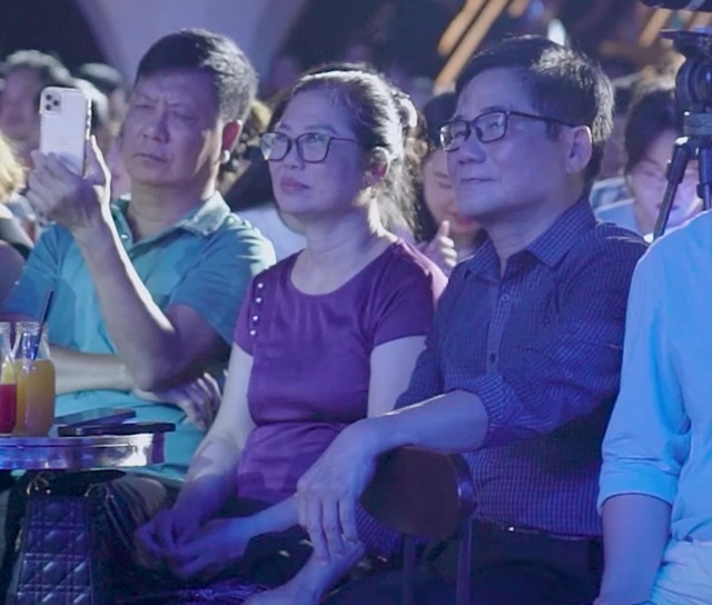 Mẹ ruột Hương Tràm nói gì về việc con gái đi Mỹ 5 năm và lí do về nước?- Ảnh 3. Mẹ ruột Hương Tràm nói gì về việc con gái đi Mỹ 5 năm và lí do về nước?- Ảnh 3.