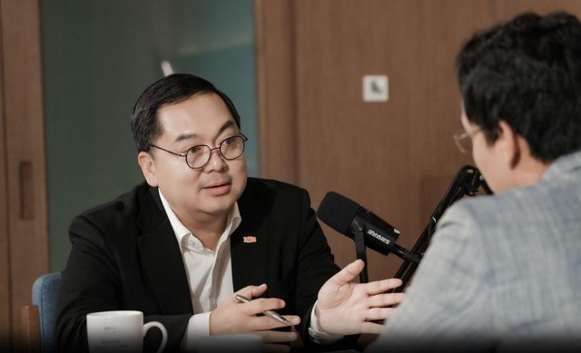 Ông Hoàng Nam Tiến: "Nếu lúc nào gặp khó khăn cũng muốn nhảy việc thì cả đời bạn không thành công"- Ảnh 3. Ông Hoàng Nam Tiến: "Nếu lúc nào gặp khó khăn cũng muốn nhảy việc thì cả đời bạn không thành công"- Ảnh 3.