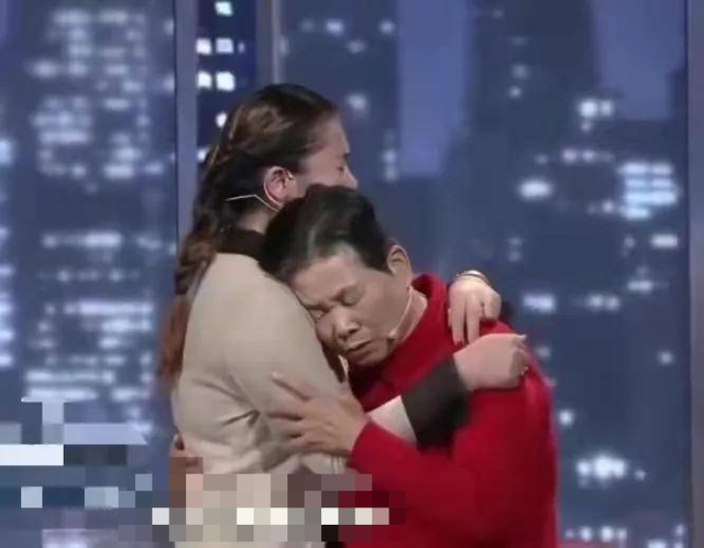 Sang tên nhà cho con nuôi, chẳng ngờ con tìm về ở với mẹ đẻ: Bà cụ tức giận đòi bồi thường 7 tỷ đồng- Ảnh 2. Sang tên nhà cho con nuôi, chẳng ngờ con tìm về ở với mẹ đẻ: Bà cụ tức giận đòi bồi thường 7 tỷ đồng- Ảnh 2.