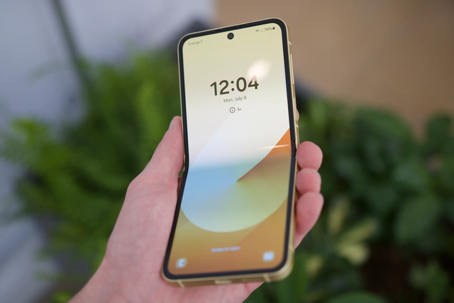 2 tiếng dùng thử Galaxy Z Flip 6 mới ra mắt của Samsung: "Máy đẹp, nhưng có một thứ chưa thể hài lòng"- Ảnh 3. 2 tiếng dùng thử Galaxy Z Flip 6 mới ra mắt của Samsung: "Máy đẹp, nhưng có một thứ chưa thể hài lòng"- Ảnh 3.
